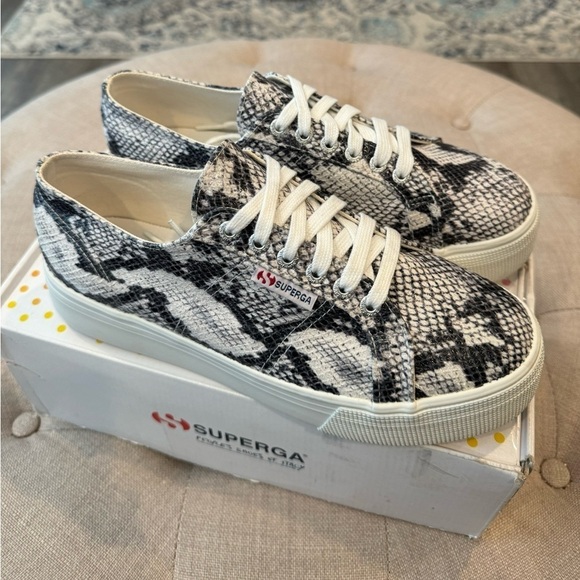 Superga Shoes - Superga 2750 Pufan Platform Sneaker (EUC)